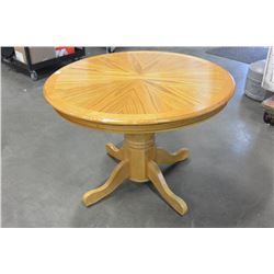 ROUND OAK DINING TABLE