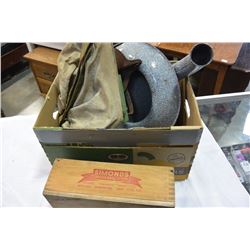 BOX OF VINTAGE COLLECTIBLES