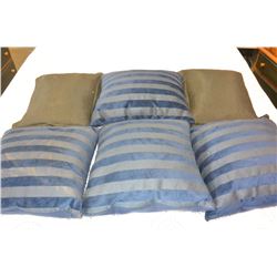 LOT OF DECORATOR PILLOWS