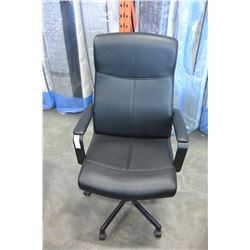 BLACK ROLLING OFFICE ARMCHAIR