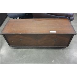 HONDERICH CEDAR LINED TRUNK