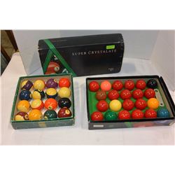 LOT OF POOL AND SNOOKER BALLS