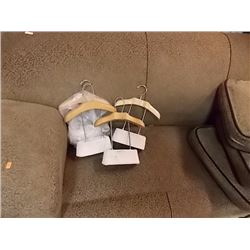 CLOTHING DISPLAY - DISLAY  W/ STAND - SHORT - 4TTL