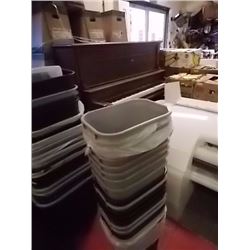LOT OF 4 SMALL TO MEDIUM GARBAGE CANS