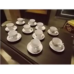 TEA CUPS AND SAUCERS - 20 PIECE TTL