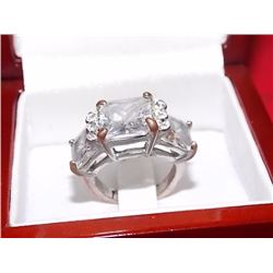 RING- 3 LARGE CRYSTAL LUKE STONES IN NON FEROUS