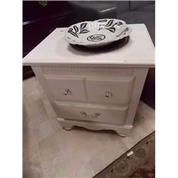 WHITE NITE TABLE - 2 DR