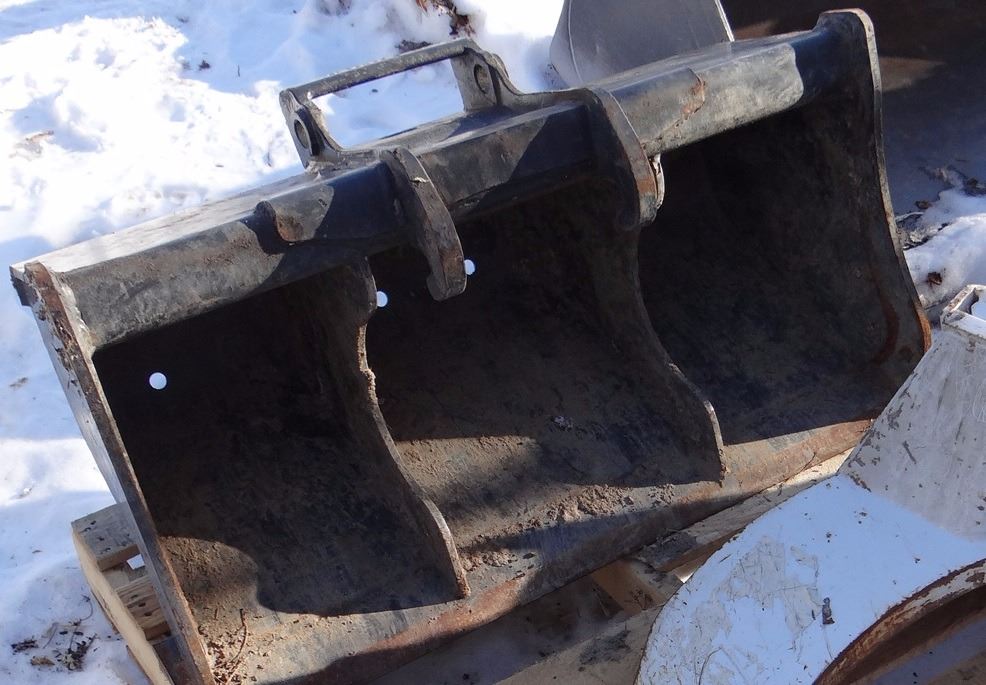 Bobcat X Change excavator grading bucket, 32”