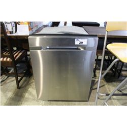 SAMSUNG STAINLESS STEEL BUILT IN DISHWASHER