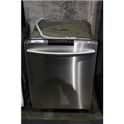 SAMSUNG STAINLESS STEEL BUILT IN DISHWASHER