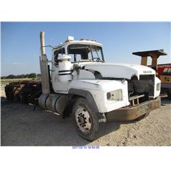 2001 - MACK TRACTOR // DIESEL