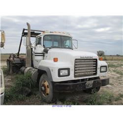 2001 - MACK TRACTOR // DIESEL
