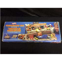 HOT WHEELS CONSTRUCTION SITE STO & GO SET IN BOX