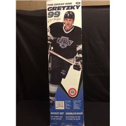 WAYNE GRETZKY HOCKEY SET FOR STREET & FLOOR HOCKEY IN BOX