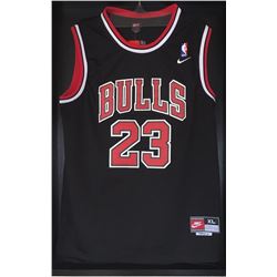 AUTOGRAPHED MICHEAL JORDAN CHICAGO  BULLS JERSEY WITH COA