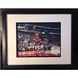 AUTOGRAPHED MICHAEL JORDAN FRAMED PHOTO