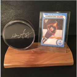 WAYNE GRETZKY ROOKIE HOCKEY CARD W/ AUTOGRAPHED HOCKEY PUCK W/ COA