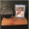 Image 1 : WAYNE GRETZKY ROOKIE HOCKEY CARD W/ AUTOGRAPHED HOCKEY PUCK W/ COA