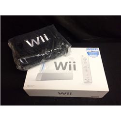 Wii SPORTS GAMING SYSTEM IN BOX GAME INCLUDED