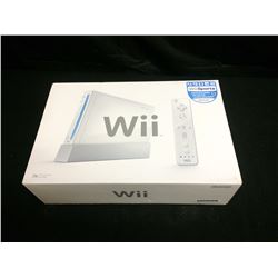 Wii SPORTS GAMING SYSTEM IN BOX GAME INCLUDED