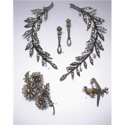 A PAIR OF ANTIQUE NATURAL PEARL AND DIAMOND EARPENDANTS EACH SUSPENDING A NATURAL PEARL DRO