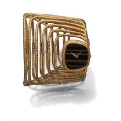 PIAGET A LADY'S BANGLE WATCH, CA. 1970 THE RECTANGULAR SHAPED DIAL SET WITH A TIGER'S EY