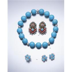 A PAIR OF CORAL TURQUOISE DIAMOND AND ENAMEL EARCLIPS, CA. 1960 COMPOSED OF TWO STYLIZED CLUST