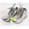 Image 1 : SILVER SNEAKER - SIZE 7