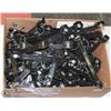 Image 1 : BOX OF STORE CLIP HANGERS