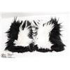 Image 1 : FURRY GLOVES - SKUNK STYLE