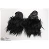 Image 1 : FURRY GLOVES - BLACK BEAR STYLE