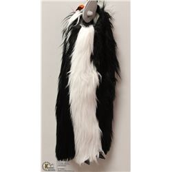 SKUNK FUZZY LEG WARMERS
