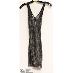 LADIES BLK/SLVR SHIMMER SLEEVELESS DRESS - SZ MED