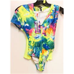 2 ONE SIZE NEON YELLOW SHIRTS AND M/L TIE DYED