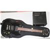 Image 1 : B ELECTRIC GUITAR BLACK IN FABRIC CASE W/