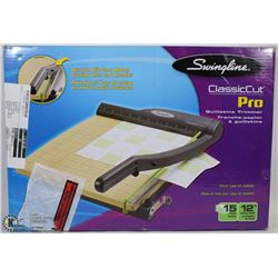 SWINGLINE CLASSIC-CUT PRO PAPER TRIMMER