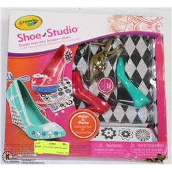 THE LITTLE SHOES/CRAYOLA SHOE STUDIO