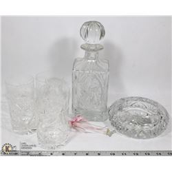 FLAT OF PINWHEEL DECANTER WITH 5 GLASSES AND