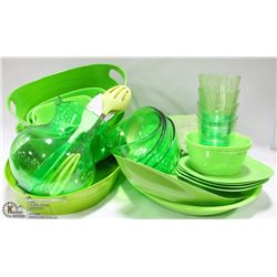 FLAT OF 50 GREEN OUTDOOR PATIO WARE