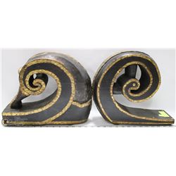 SET OF LARGE HANDCRAFTED WOOD ART DÉCOR