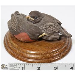 HAND SCULPTED ROBIN  BY MA HAI FENG