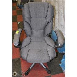USED FABRIC HYDRAULIC LIFT OFFICE CHAIR