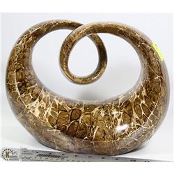 SHOWHOME ABSTRACT ART DISPLAY