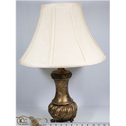 SHOWHOME BRASS COLORED TABLE LAMP WITH SHADE