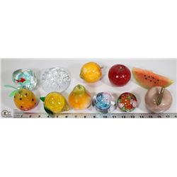 ASSORTMENT OF GLASS FRUITS AND PAPERWEIGHTS