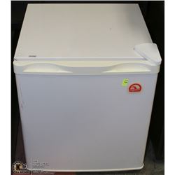 IGLOO 1.6 CU. FT. MINI FRIDGE