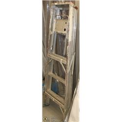 STEP LADDER