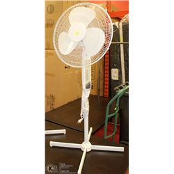 NEW MAINSTAY 3 SPEED OSCILLATING STANDING FAN,