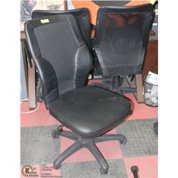 SETOF 3 BLACK LEATHERETTE AND MESH BACK HYDRAULIC