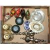 Image 1 : FLAT WITH ASSORTED COLLECTIBLES INCL BRASS, PEWTER